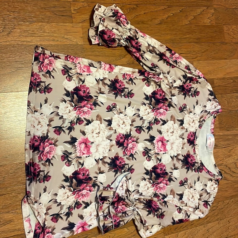 Sweet Modesty ruffle sleeve top!!💕 - Picture 1 of 3